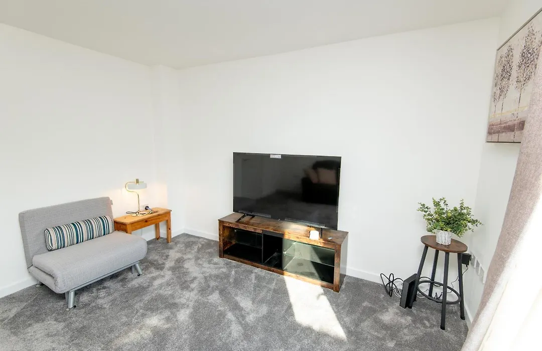 Manchester Cityside Deluxe Stay - 3 Bedroom House Great For Family With Free Parking & Garden-1