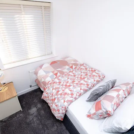 Manchester Cityside Deluxe Stay - 3 Bedroom House Great For Family With Free Parking & Garden-2