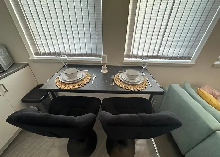2 Bedroom Flat Close To Manchester City, Manchester City Stadium And Coop Arena